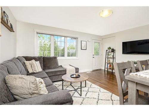 18-275 Old Huron Road, Kitchener, ON - Indoor Photo Showing Living Room