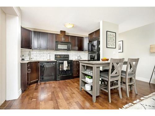 18-275 Old Huron Road, Kitchener, ON - Indoor Photo Showing Kitchen