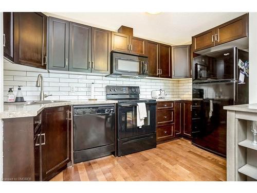 18-275 Old Huron Road, Kitchener, ON - Indoor Photo Showing Kitchen