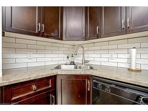 18-275 Old Huron Road, Kitchener, ON - Indoor Photo Showing Kitchen With Double Sink With Upgraded Kitchen