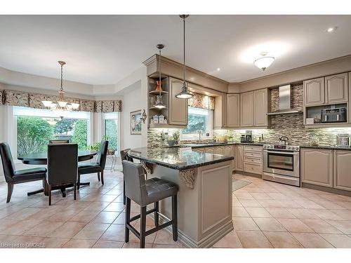 1389 Creekwood Trail, Oakville, ON - Indoor Photo Showing Kitchen With Upgraded Kitchen