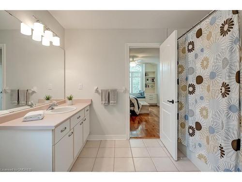 1389 Creekwood Trail, Oakville, ON - Indoor Photo Showing Bathroom