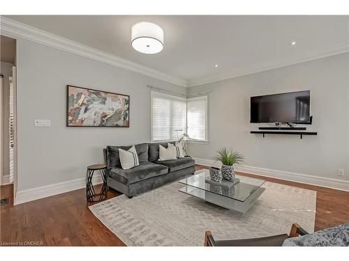 370 Poplar Drive, Oakville, ON - Indoor Photo Showing Living Room