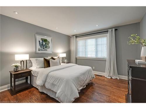 370 Poplar Drive, Oakville, ON - Indoor Photo Showing Bedroom