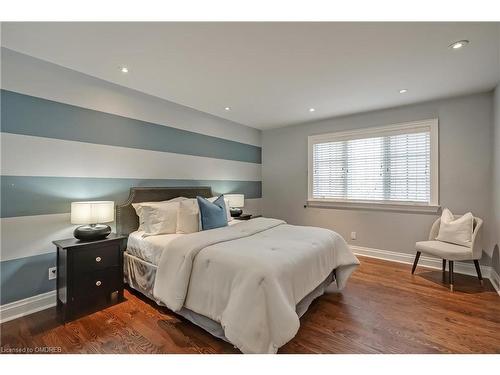 370 Poplar Drive, Oakville, ON - Indoor Photo Showing Bedroom