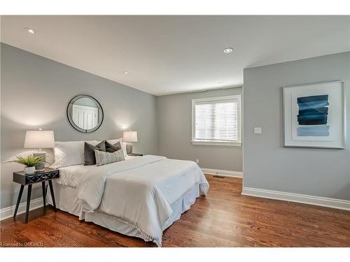 370 Poplar Drive, Oakville, ON - Indoor Photo Showing Bedroom