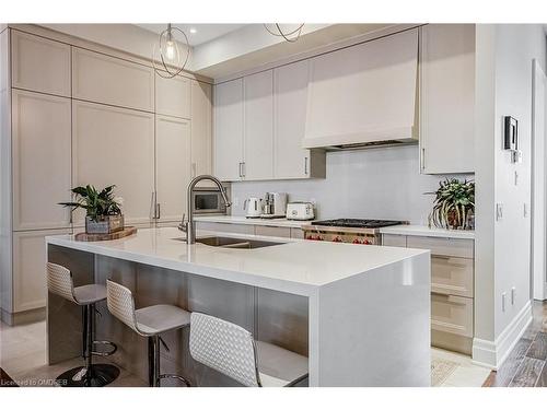 184 Dorval Drive, Oakville, ON - Indoor Photo Showing Kitchen With Double Sink With Upgraded Kitchen