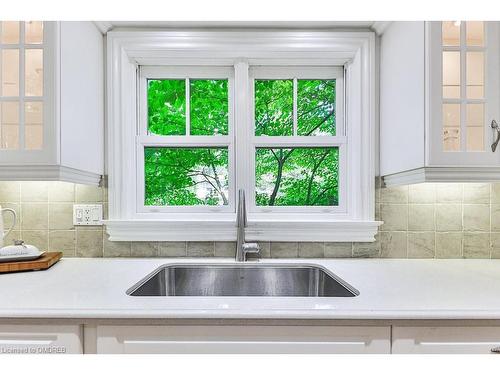 250 Dalewood Drive, Oakville, ON - Indoor Photo Showing Kitchen