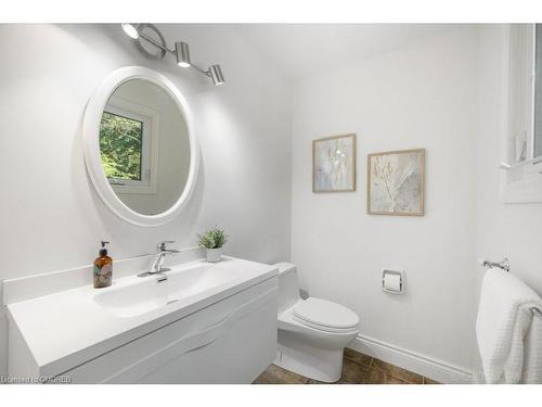 250 Dalewood Drive, Oakville, ON - Indoor Photo Showing Bathroom