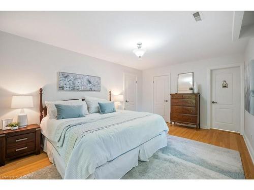 250 Dalewood Drive, Oakville, ON - Indoor Photo Showing Bedroom