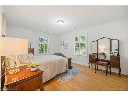 250 Dalewood Drive, Oakville, ON - Indoor Photo Showing Bedroom