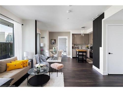 720-2450 Old Bronte Road, Oakville, ON - Indoor Photo Showing Living Room