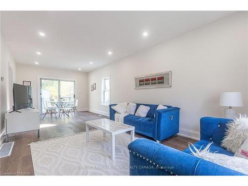 1842 Balsam Avenue, Mississauga, ON - Indoor Photo Showing Living Room