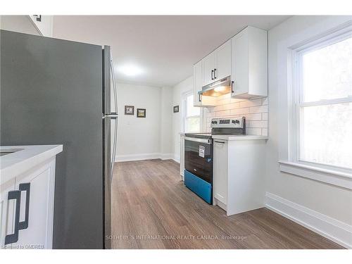 1842 Balsam Avenue, Mississauga, ON - Indoor Photo Showing Kitchen