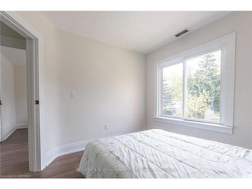 1842 Balsam Avenue, Mississauga, ON - Indoor Photo Showing Bedroom