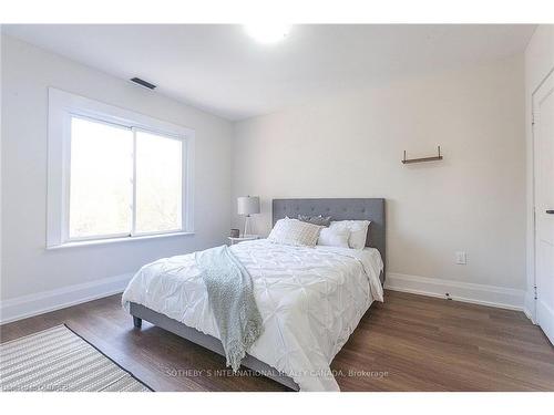 1842 Balsam Avenue, Mississauga, ON - Indoor Photo Showing Bedroom