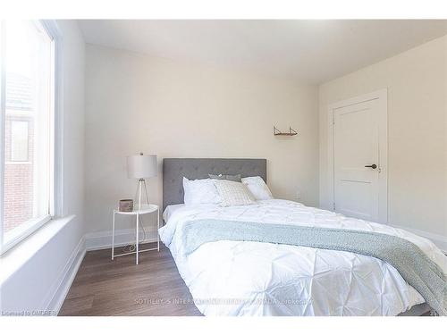 1842 Balsam Avenue, Mississauga, ON - Indoor Photo Showing Bedroom