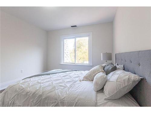 1842 Balsam Avenue, Mississauga, ON - Indoor Photo Showing Bedroom