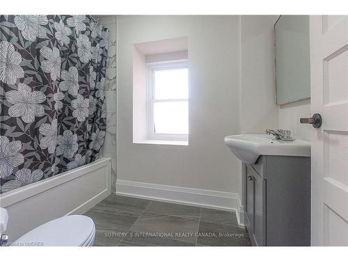 1842 Balsam Avenue, Mississauga, ON - Indoor Photo Showing Bathroom