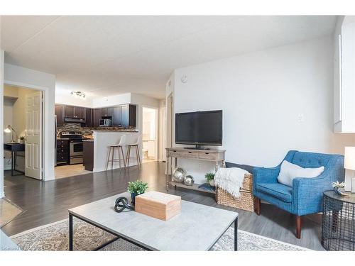 208-1340 Main Street E, Milton, ON - Indoor Photo Showing Living Room