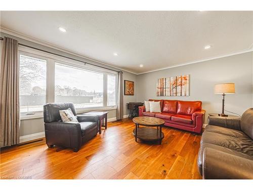 8 English Street, Erin, ON - Indoor Photo Showing Living Room