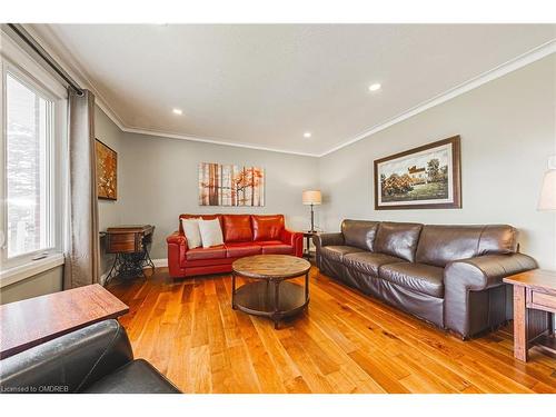 8 English Street, Erin, ON - Indoor Photo Showing Living Room