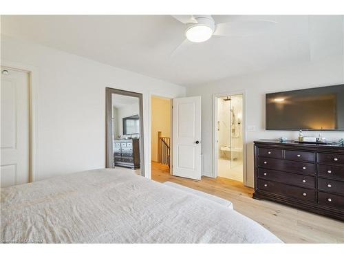 524 Sixteen Mile Drive, Oakville, ON - Indoor Photo Showing Bedroom