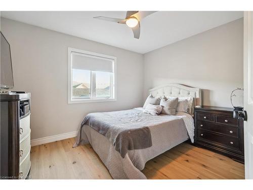 524 Sixteen Mile Drive, Oakville, ON - Indoor Photo Showing Bedroom