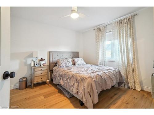 524 Sixteen Mile Drive, Oakville, ON - Indoor Photo Showing Bedroom