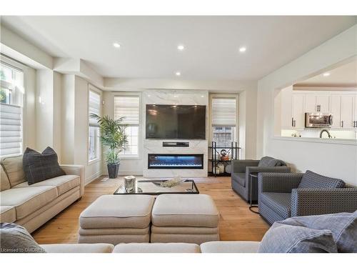 524 Sixteen Mile Drive, Oakville, ON - Indoor Photo Showing Living Room