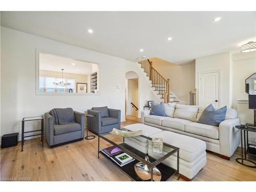 524 Sixteen Mile Drive, Oakville, ON - Indoor Photo Showing Living Room