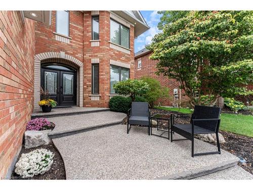 2576 Armour Crescent, Burlington, ON - Outdoor