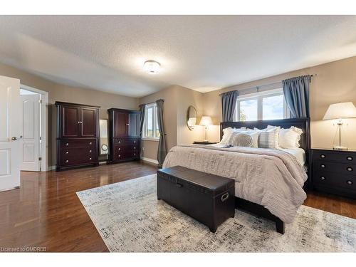 2576 Armour Crescent, Burlington, ON - Indoor Photo Showing Bedroom