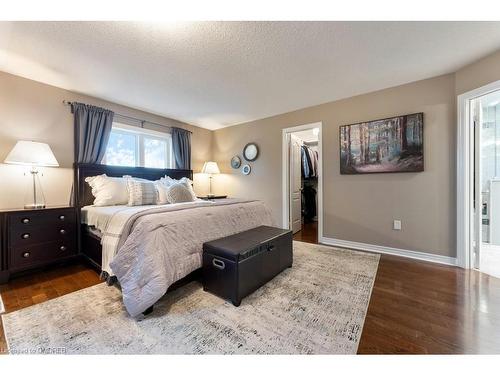 2576 Armour Crescent, Burlington, ON - Indoor Photo Showing Bedroom