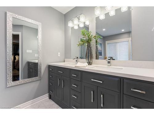 2576 Armour Crescent, Burlington, ON - Indoor Photo Showing Bathroom