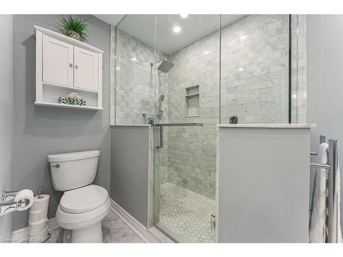 2576 Armour Crescent, Burlington, ON - Indoor Photo Showing Bathroom