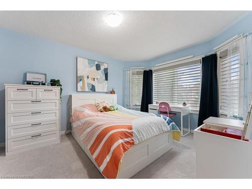 2576 Armour Crescent, Burlington, ON - Indoor Photo Showing Bedroom