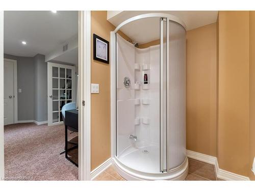 2576 Armour Crescent, Burlington, ON - Indoor Photo Showing Bathroom