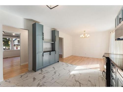 106 Simcoe Street E, Hamilton, ON - Indoor Photo Showing Kitchen