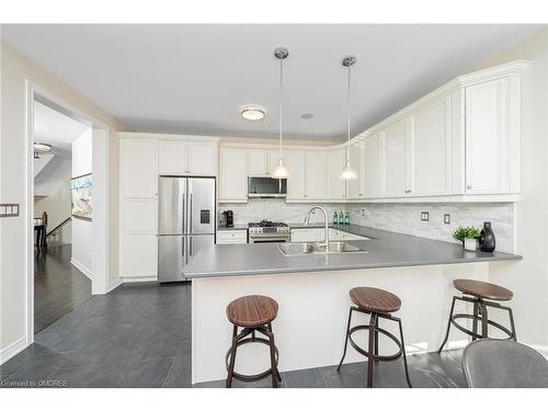 13 Beacon Hill Drive, Brampton, ON - Indoor Photo Showing Kitchen With Stainless Steel Kitchen With Double Sink With Upgraded Kitchen