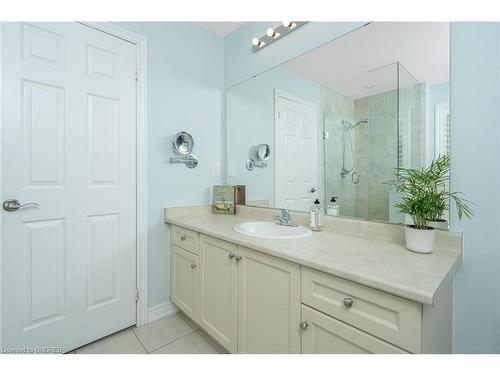 13 Beacon Hill Drive, Brampton, ON - Indoor Photo Showing Bathroom