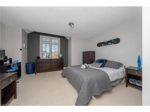 13 Beacon Hill Drive, Brampton, ON - Indoor Photo Showing Bedroom