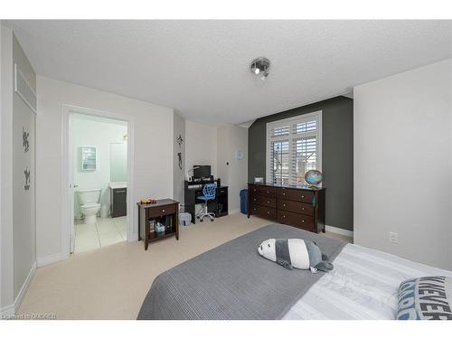 13 Beacon Hill Drive, Brampton, ON - Indoor Photo Showing Bedroom