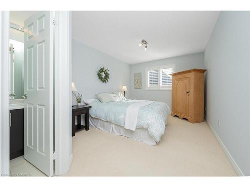 13 Beacon Hill Drive, Brampton, ON - Indoor Photo Showing Bedroom