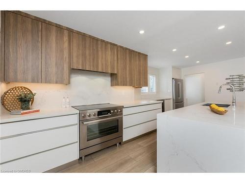 596 Thornwood Avenue, Burlington, ON - Indoor Photo Showing Kitchen With Upgraded Kitchen