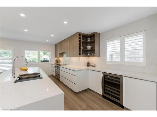 596 Thornwood Avenue, Burlington, ON - Indoor Photo Showing Kitchen