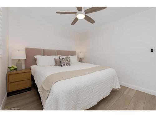 596 Thornwood Avenue, Burlington, ON - Indoor Photo Showing Bedroom