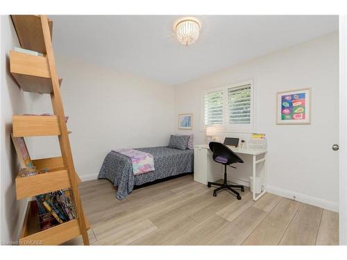 596 Thornwood Avenue, Burlington, ON - Indoor Photo Showing Bedroom