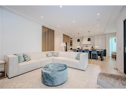 356 River Side Drive, Oakville, ON - Indoor Photo Showing Living Room