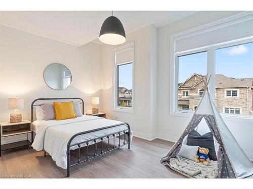 221 Agro Street, Waterdown, ON - Indoor Photo Showing Bedroom